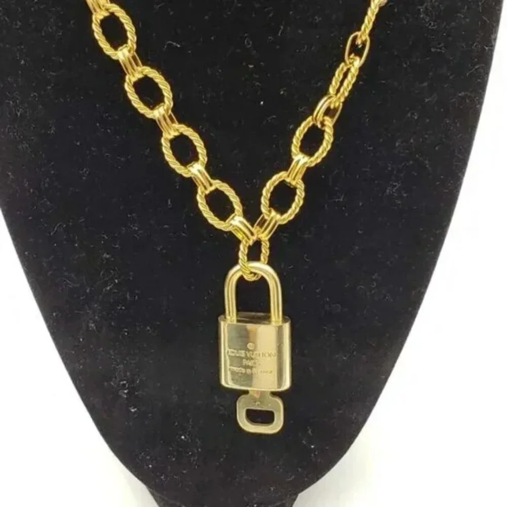 Authentic Louis Vuitton Lock & Key with Gold Plated Gold Chain Necklace 013126